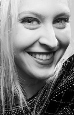 Chloé, 23