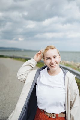 Chloé, 23
