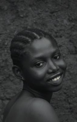 Julie, 25