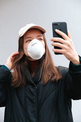 Manon, 28